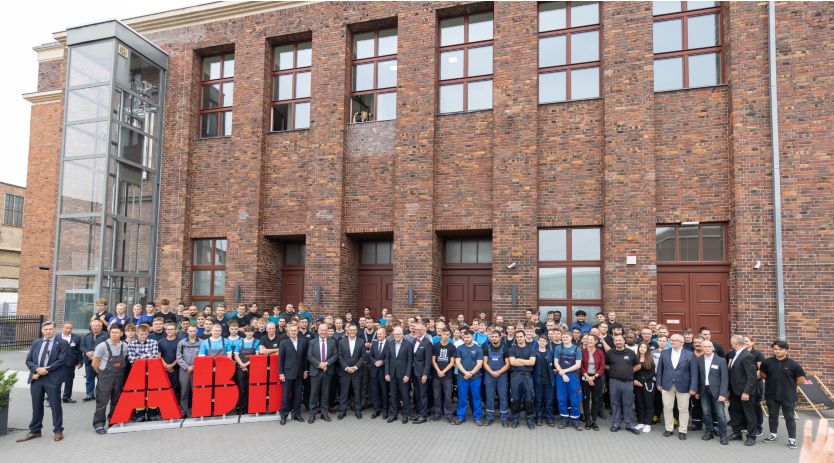 German Chancellor inaugurates “Learning Factory Industry 4.0” at ABB in Berlin